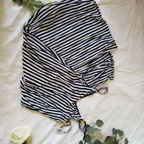 Torrid 1X black and white striper jumper NWT - Picture 10 of 11